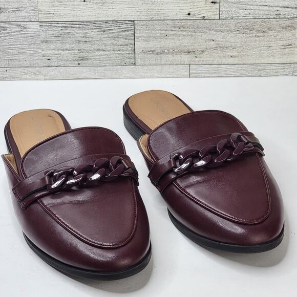 Lane Bryant 9W Flat Mules Burgundy Slip On Chain Decor Close Top Preppy Casual - Picture 1 of 10